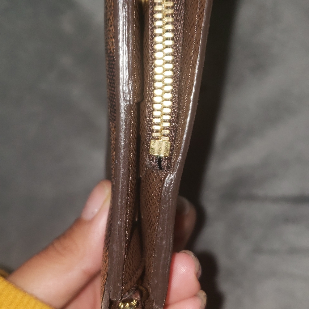Louis Vuitton damier wallet - Picture 7 of 11